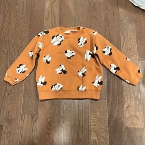 Minnie Mouse sweatshirt for kids by Zara.
